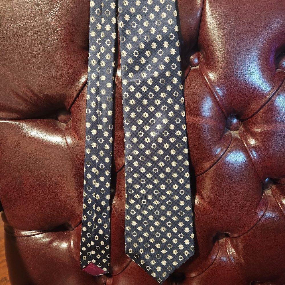 Hardy Amies London Silk Tie Navy and Cream Geometric Tie Standard